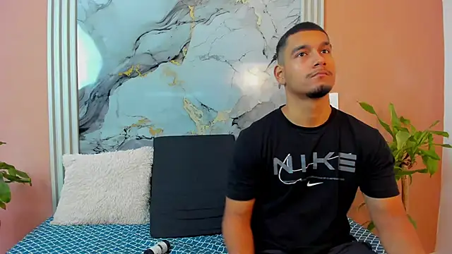 Snapshot of chatting on November 23, 2025, 1:43 pm online show from November 23, 2025, 1:43 pm