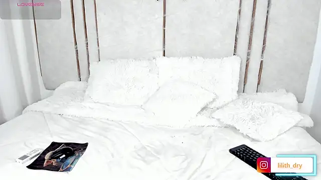 Snapshot of Lilith_dry chatting on October 11, 2025, 6:53 pm Lilith dry online show from October 11, 2025, 6:53 pm