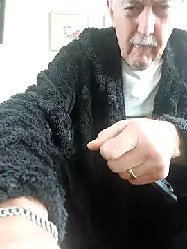 Snapshot of slaveman4you chatting on December 22, 2025, 10:48 am slaveman4you online show from December 22, 2025, 10:48 am