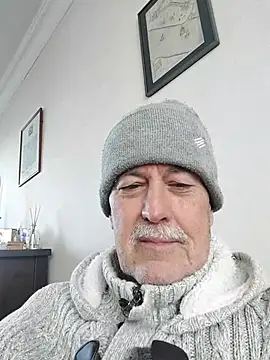 Snapshot of slaveman4you chatting on November 18, 2025, 11:35 am slaveman4you online show from November 18, 2025, 11:35 am