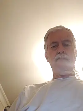 Snapshot of slaveman4you chatting on November 4, 2025, 4:22 pm slaveman4you online show from November 4, 2025, 4:22 pm