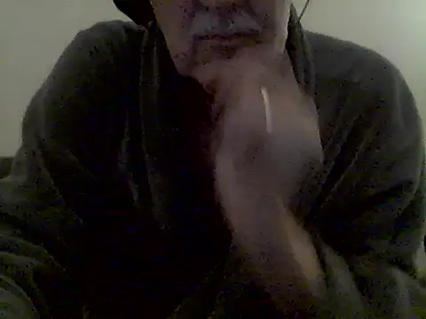 Snapshot of slaveman4you chatting on May 4, 2026, 10:01 pm slaveman4you online show from May 4, 2026, 10:01 pm