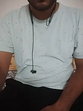 Snapshot of riyamore9623 chatting on November 23, 2025, 11:09 am riyamore9623 online show from November 23, 2025, 11:09 am