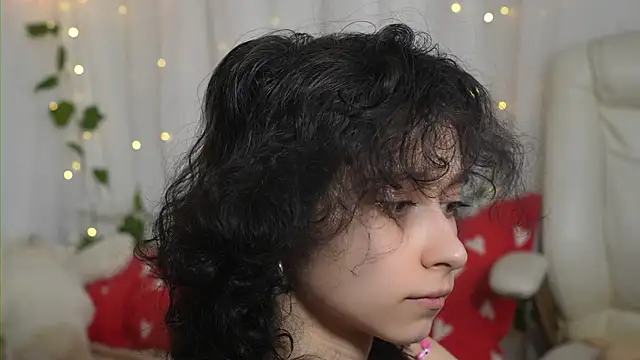 MimiLicks online show from November 1, 2025, 12:10 pm