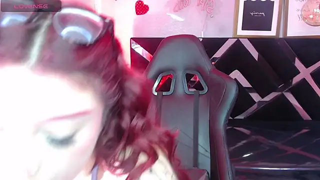 Red Bunny v online show from May 10, 2026, 12:20 pm