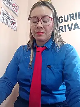 Snapshot of Hannah-colx chatting on November 18, 2025, 4:43 pm Hannah-colx online show from November 18, 2025, 4:43 pm