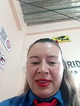 Snapshot of Hannah-colx chatting on May 5, 2026, 1:58 pm Hannah-colx online show from May 5, 2026, 1:58 pm