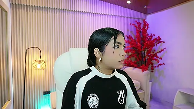 Snapshot of GiaNovak chatting on October 7, 2025, 11:44 am GiaNovak online show from October 7, 2025, 11:44 am