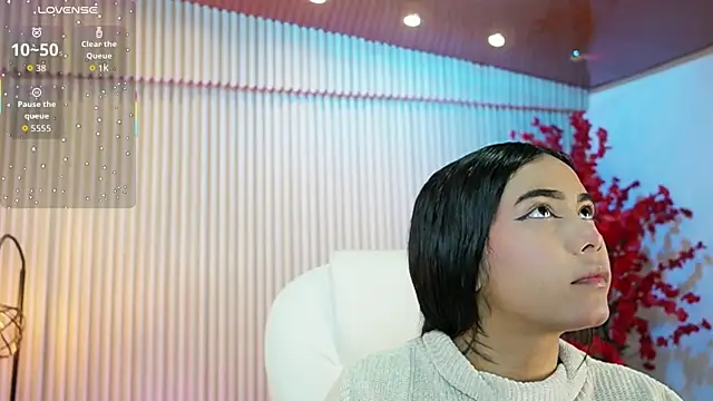 Snapshot of GiaNovak chatting on October 14, 2025, 11:33 am GiaNovak online show from October 14, 2025, 11:33 am