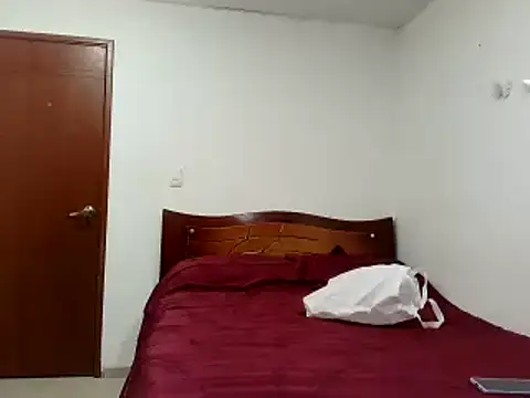 Snapshot of _Cristal chatting on November 24, 2025, 5:18 am Cristal online show from November 24, 2025, 5:18 am