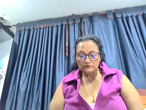 Snapshot of _Cristal chatting on November 1, 2025, 2:18 am Cristal online show from November 1, 2025, 2:18 am