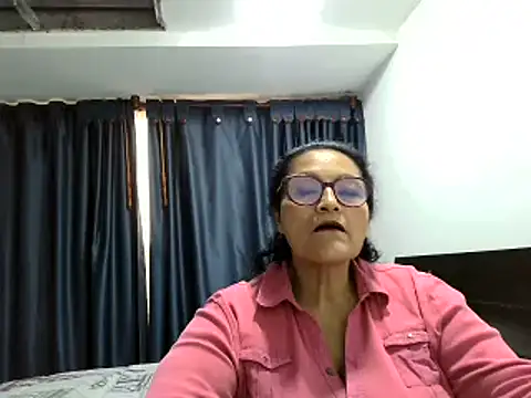 Snapshot of _Cristal chatting on December 4, 2025, 8:41 pm Cristal online show from December 4, 2025, 8:41 pm