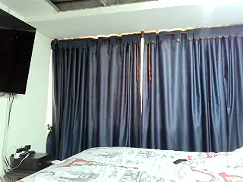 Snapshot of _Cristal chatting on November 8, 2025, 6:11 pm Cristal online show from November 8, 2025, 6:11 pm