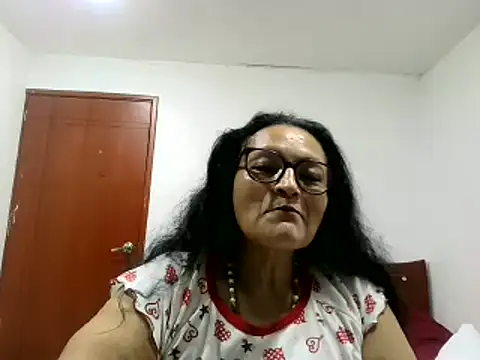 Snapshot of _Cristal chatting on November 26, 2025, 4:45 am Cristal online show from November 26, 2025, 4:45 am