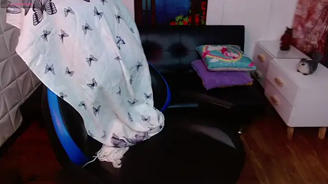 Eva Roussell online show from April 17, 2026, 2:09 pm