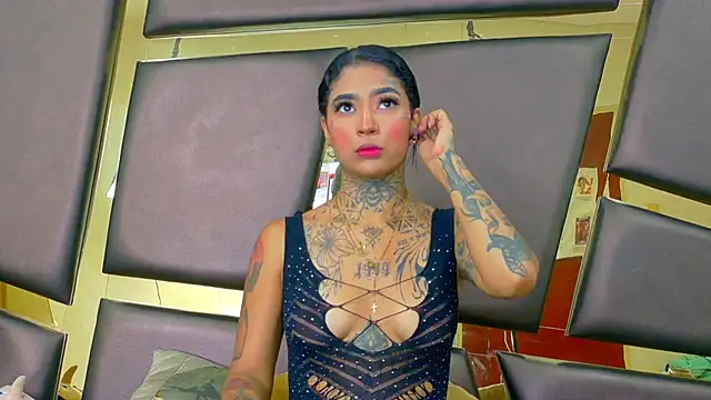 Snapshot of EmilieLake chatting on December 1, 2025, 9:15 pm EmilieLake online show from December 1, 2025, 9:15 pm