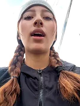 Snapshot of GiselleFever chatting on November 9, 2025, 9:52 pm GiselleFever online show from November 9, 2025, 9:52 pm