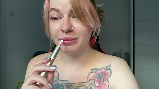 Snapshot of Mia_Kamp chatting on June 4, 2026, 5:39 pm Mia Kamp online show from June 4, 2026, 5:39 pm