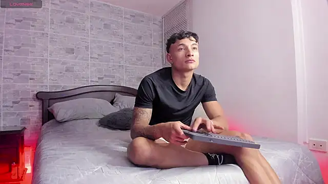 Snapshot of DavisFirb chatting on November 22, 2025, 3:05 am DavisFirb online show from November 22, 2025, 3:05 am