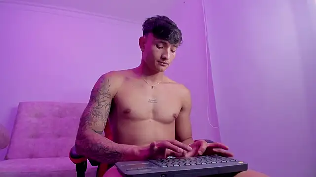 Snapshot of DavisFirb chatting on April 8, 2026, 3:08 am DavisFirb online show from April 8, 2026, 3:08 am