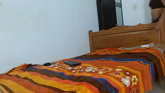 smallkarlakarla online show from November 19, 2025, 10:54 pm