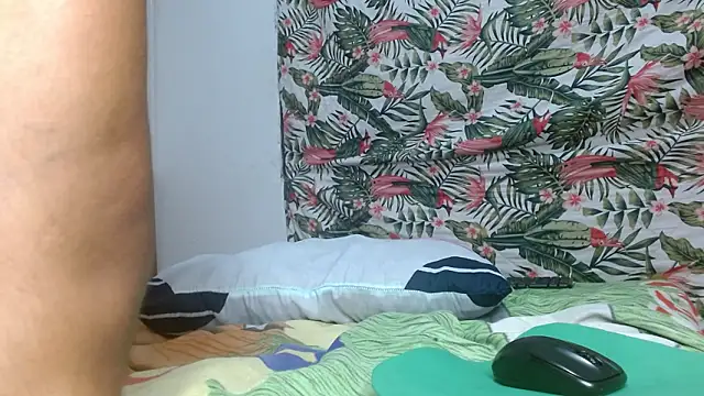 smallkarlakarla online show from January 15, 2026, 11:52 pm