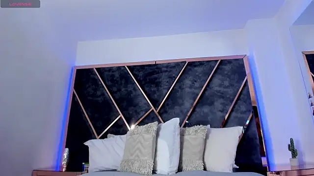 SusanaHenao online show from December 15, 2025, 5:41 pm