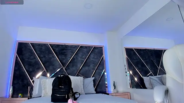 SusanaHenao online show from March 9, 2026, 5:05 pm