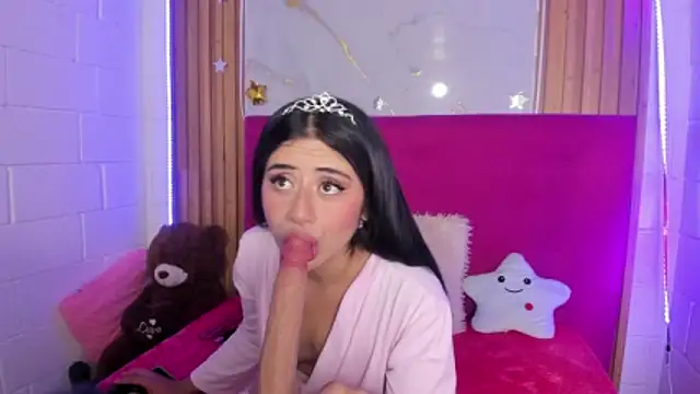 Snapshot of CandyMoon_mc chatting on October 25, 2025, 12:04 pm CandyMoon mc online show from October 25, 2025, 12:04 pm