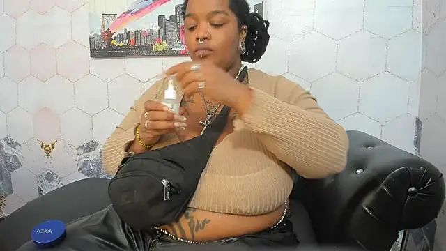 Anaa Fuentess online show from April 8, 2026, 11:44 am