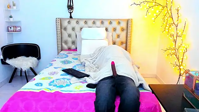 LenaStylesOA online show from November 7, 2025, 1:15 pm