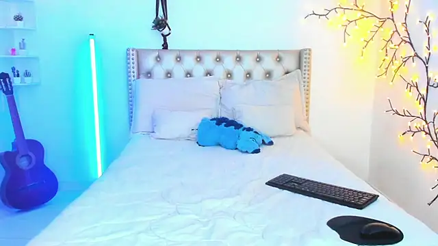 LenaStylesOA online show from April 6, 2026, 8:32 pm