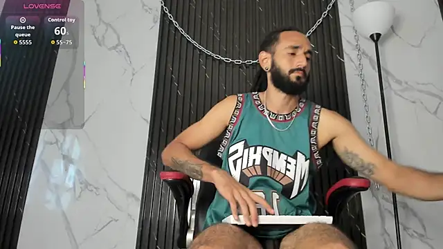 Snapshot of Tatis__ chatting on November 8, 2025, 8:01 pm Tatis online show from November 8, 2025, 8:01 pm