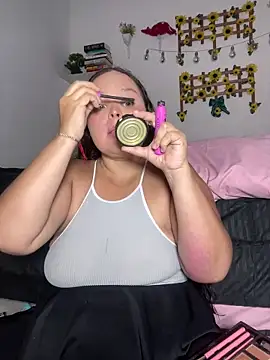 Snapshot of luna_sweet16 chatting on December 19, 2025, 1:24 pm luna sweet16 online show from December 19, 2025, 1:24 pm