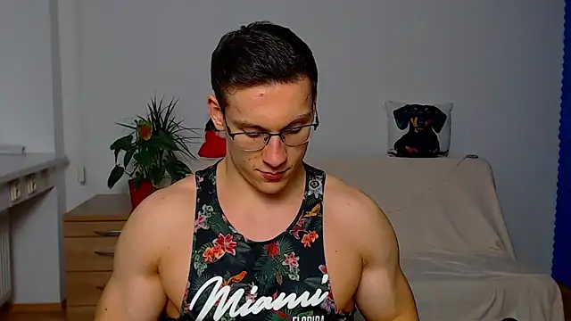 ZeinMiracles online show from December 15, 2025, 10:59 pm