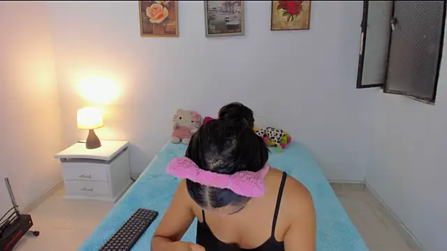 Snapshot of Valeri_13 chatting on October 26, 2025, 3:29 am Valeri 13 online show from October 26, 2025, 3:29 am