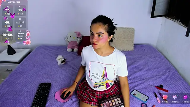 Snapshot of Valeri_13 chatting on November 25, 2025, 8:58 am Valeri 13 online show from November 25, 2025, 8:58 am