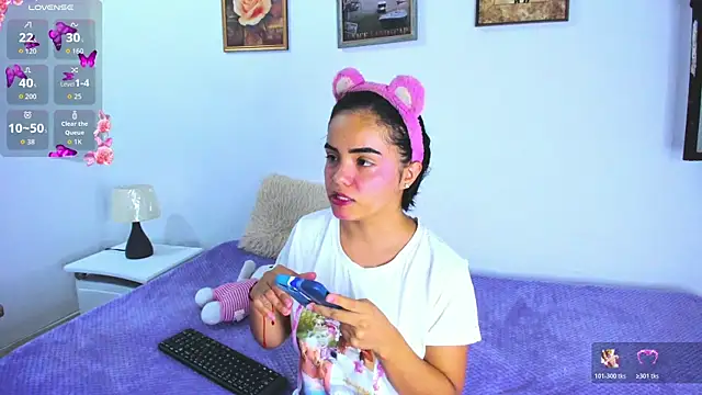 Snapshot of Valeri_13 chatting on November 27, 2025, 8:26 am Valeri 13 online show from November 27, 2025, 8:26 am