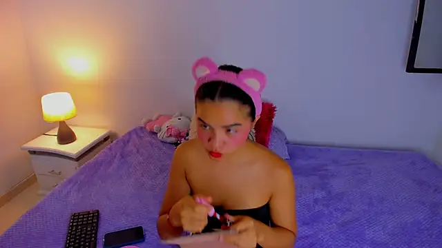 Snapshot of Valeri_13 chatting on November 10, 2025, 5:23 am Valeri 13 online show from November 10, 2025, 5:23 am