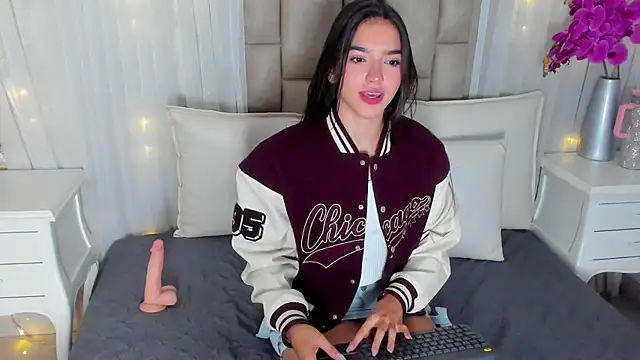 Aleska romanov  online show from September 20, 2025, 11:48 am