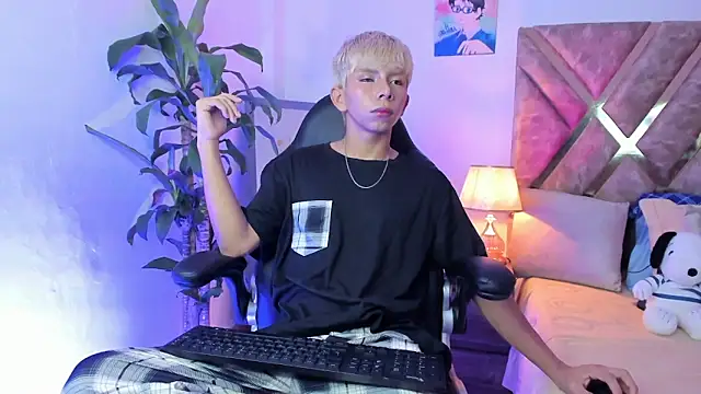 Hyunjin Son online show from February 17, 2026, 8:39 pm