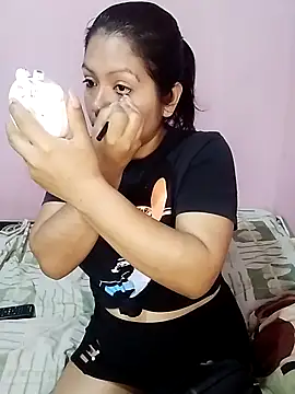 Snapshot of Alexxxia69 chatting on September 27, 2025, 12:17 am Alexxxia69 online show from September 27, 2025, 12:17 am