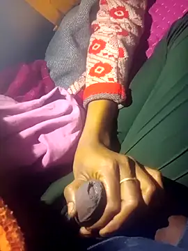 Snapshot of parmila203 chatting on January 5, 2026, 5:27 pm parmila203 online show from January 5, 2026, 5:27 pm