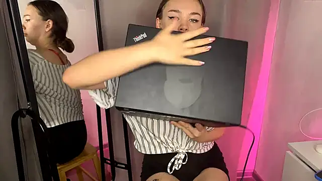 Snapshot of VelvetKate chatting on October 24, 2025, 5:56 pm VelvetKate online show from October 24, 2025, 5:56 pm