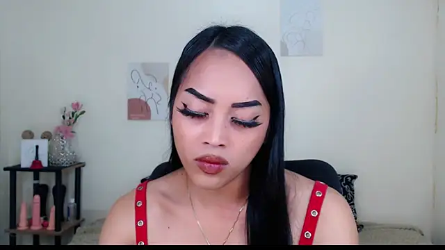 Snapshot of Lessandra_Lust chatting on October 27, 2025, 8:26 am Lessandra Lust online show from October 27, 2025, 8:26 am