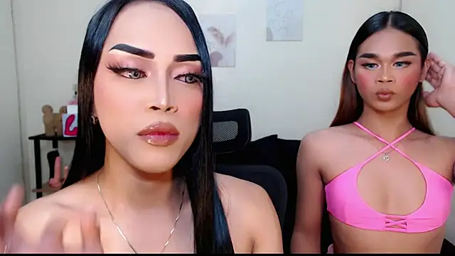 Snapshot of Lessandra_Lust chatting on September 21, 2025, 4:23 pm Lessandra Lust online show from September 21, 2025, 4:23 pm