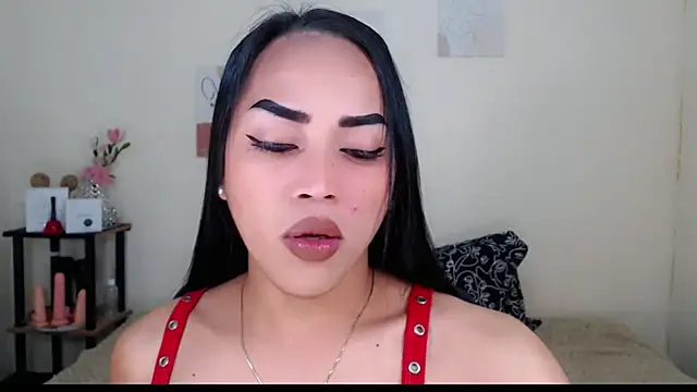 Snapshot of Lessandra_Lust chatting on October 28, 2025, 11:58 pm Lessandra Lust online show from October 28, 2025, 11:58 pm