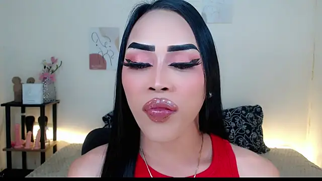 Snapshot of Lessandra_Lust chatting on October 10, 2025, 11:05 pm Lessandra Lust online show from October 10, 2025, 11:05 pm