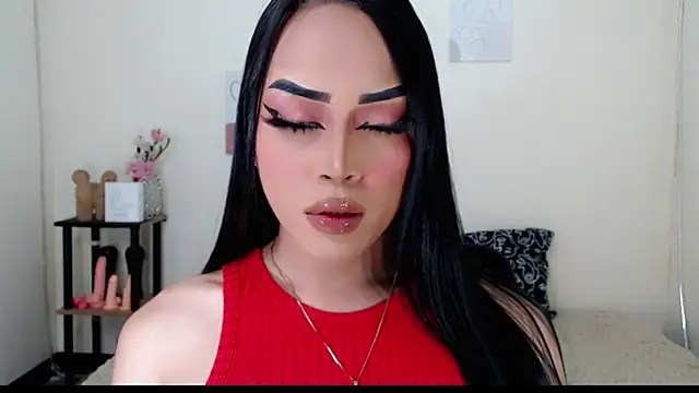 Snapshot of Lessandra_Lust chatting on October 8, 2025, 4:14 am Lessandra Lust online show from October 8, 2025, 4:14 am