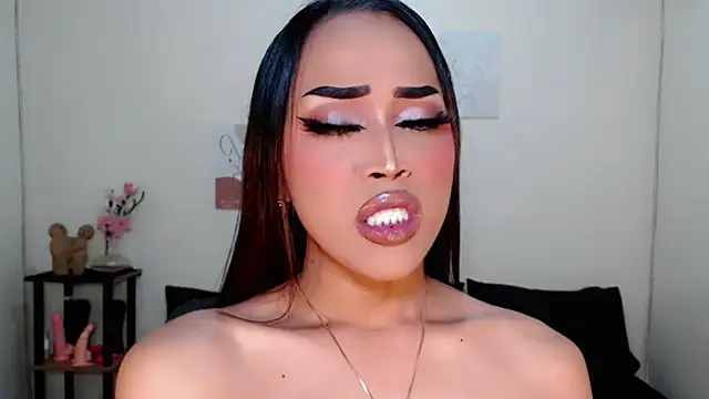 Snapshot of Lessandra_Lust chatting on September 11, 2025, 3:12 pm Lessandra Lust online show from September 11, 2025, 3:12 pm